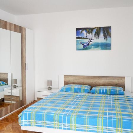 Apartments Mikulic Biograd Na Moru Room photo