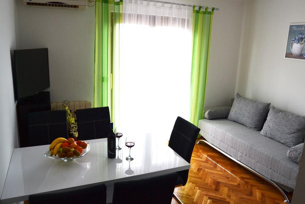 Apartments Mikulic Biograd Na Moru Exterior photo